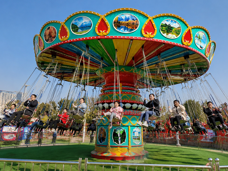 36 people wave swinger ride capacity